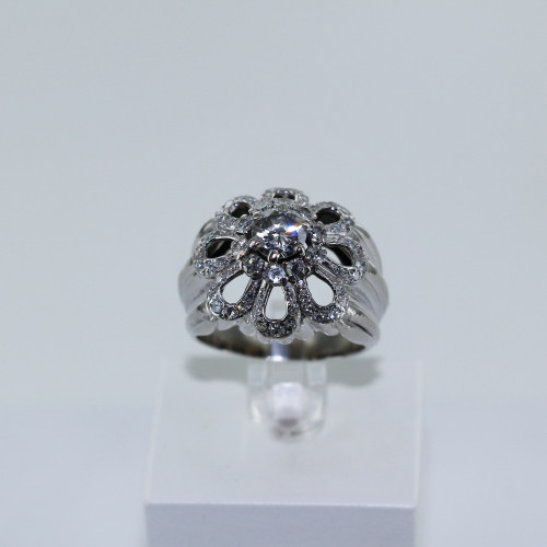 Bague "fleur" en platine et diamants