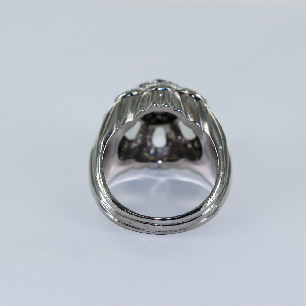Bague "fleur" en platine et diamants