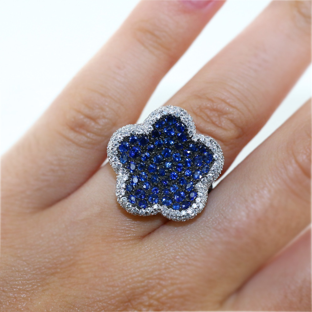 Bague "fleur" saphirs et diamants