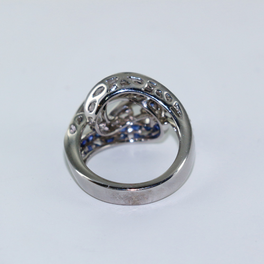 Bague entrelacée saphirs et diamants