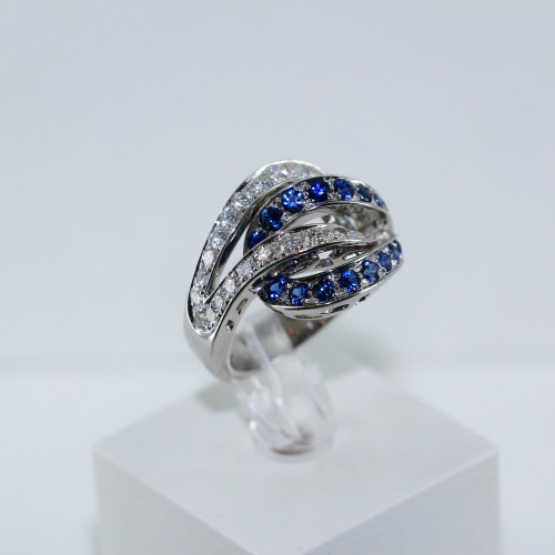 Bague entrelacée saphirs et diamants