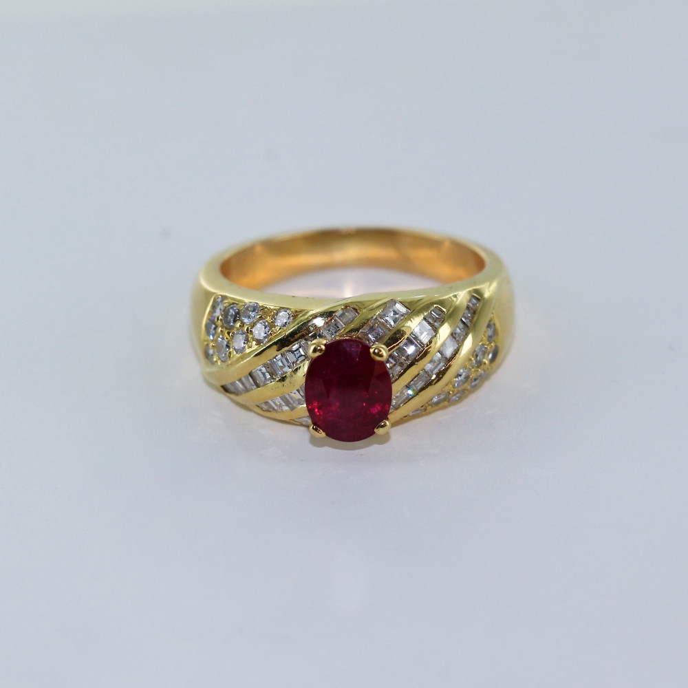 Bague torsadée rubis et diamants