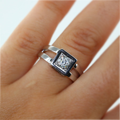 Bague diamant carrée