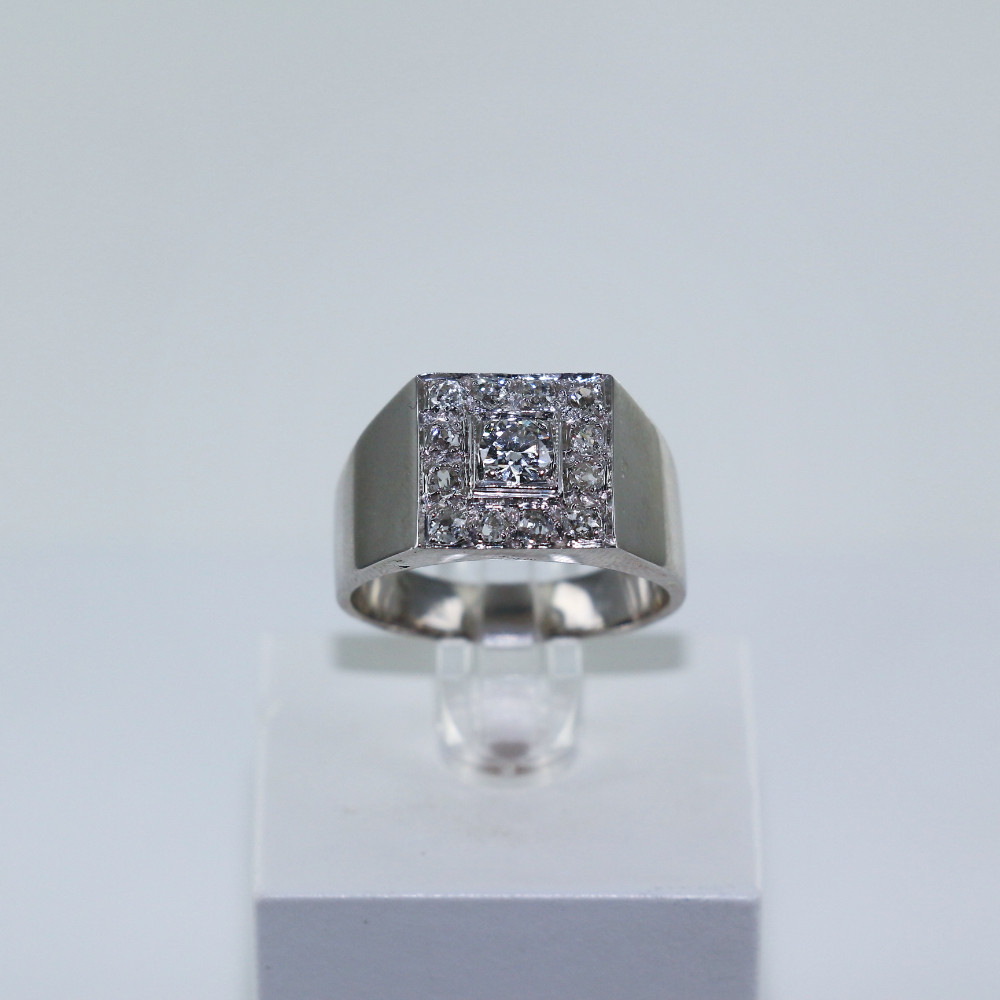 Chevalière or gris et diamants