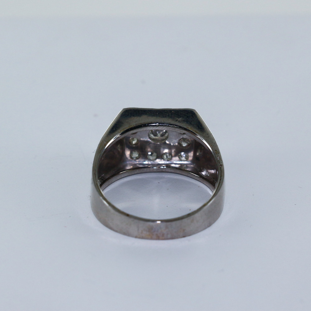 Chevalière or gris et diamants