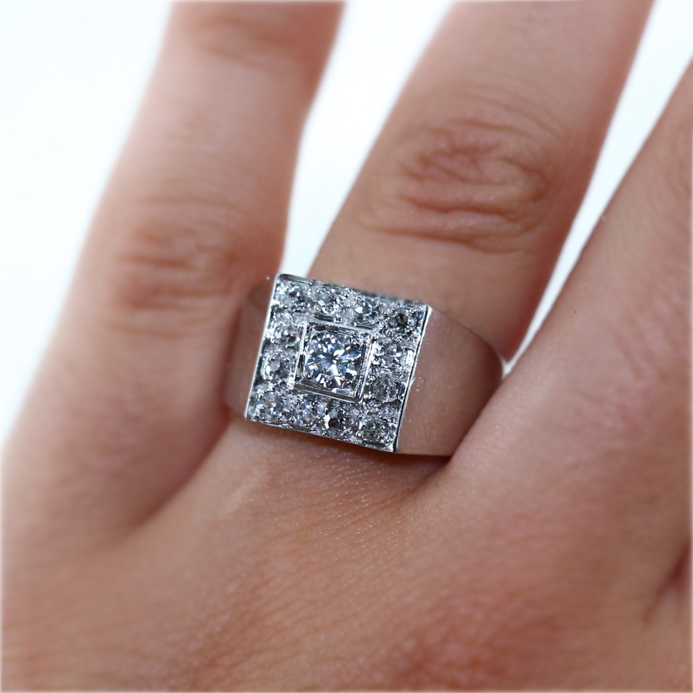 Chevalière or gris et diamants