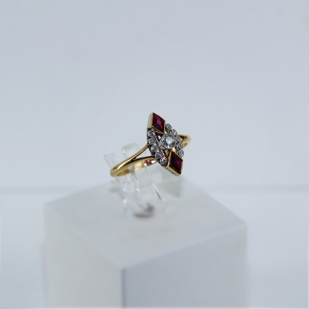 Bague marquise diamants et rubis