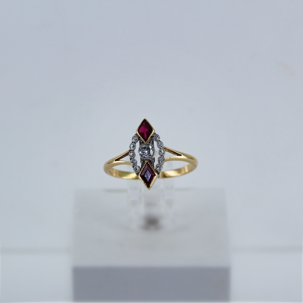 Bague marquise diamants et rubis