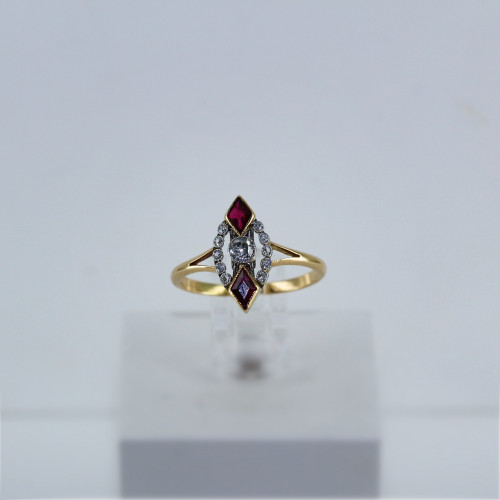 Bague marquise diamants et rubis