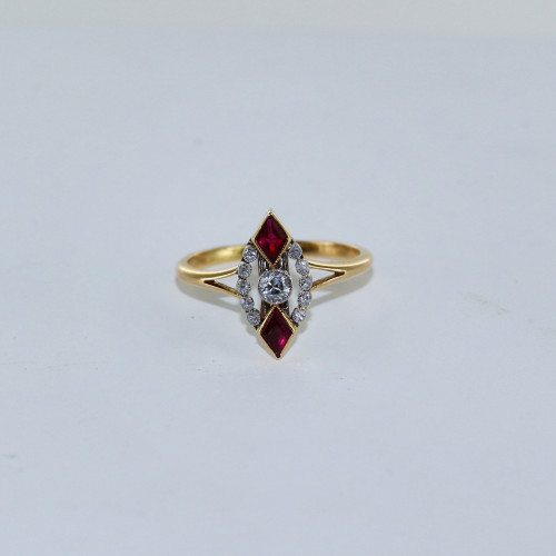 Bague marquise diamants et rubis