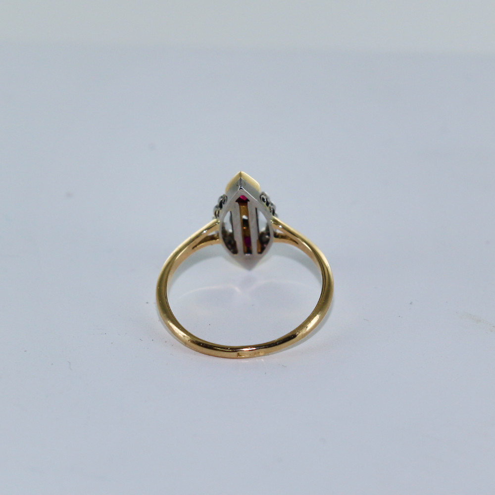 Bague marquise diamants et rubis