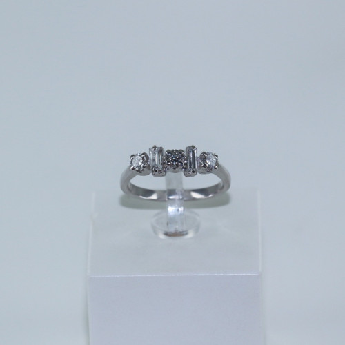 Bague fine diamants ronds et baguettes