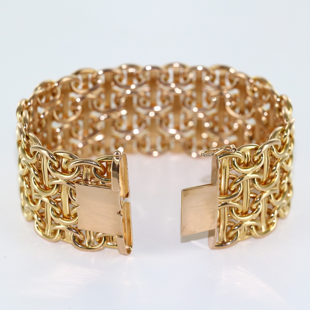 Bracelet manchette tout en or en maille
