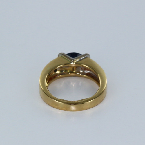 Bague "V" saphir et diamants