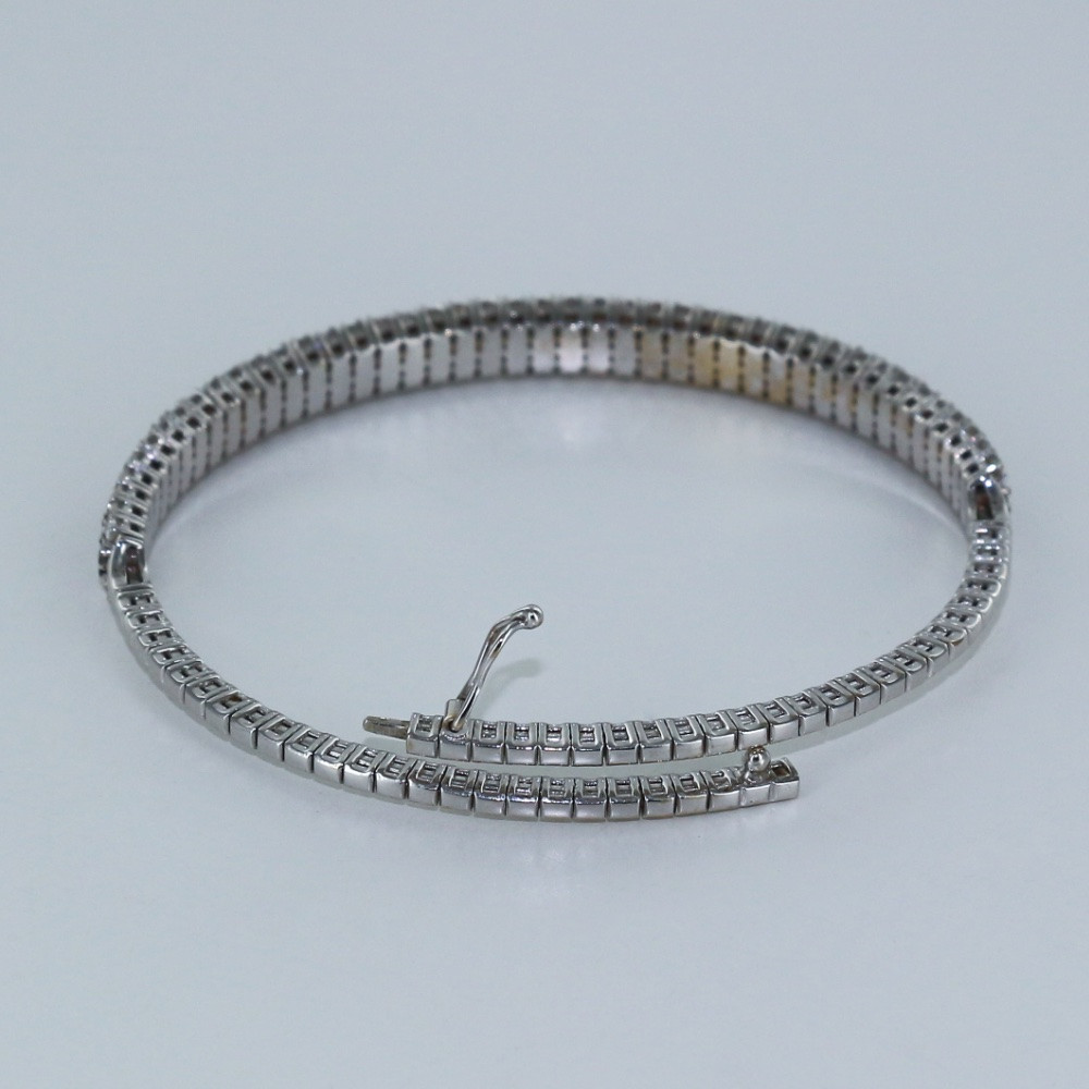 Bracelet jonc en diamant