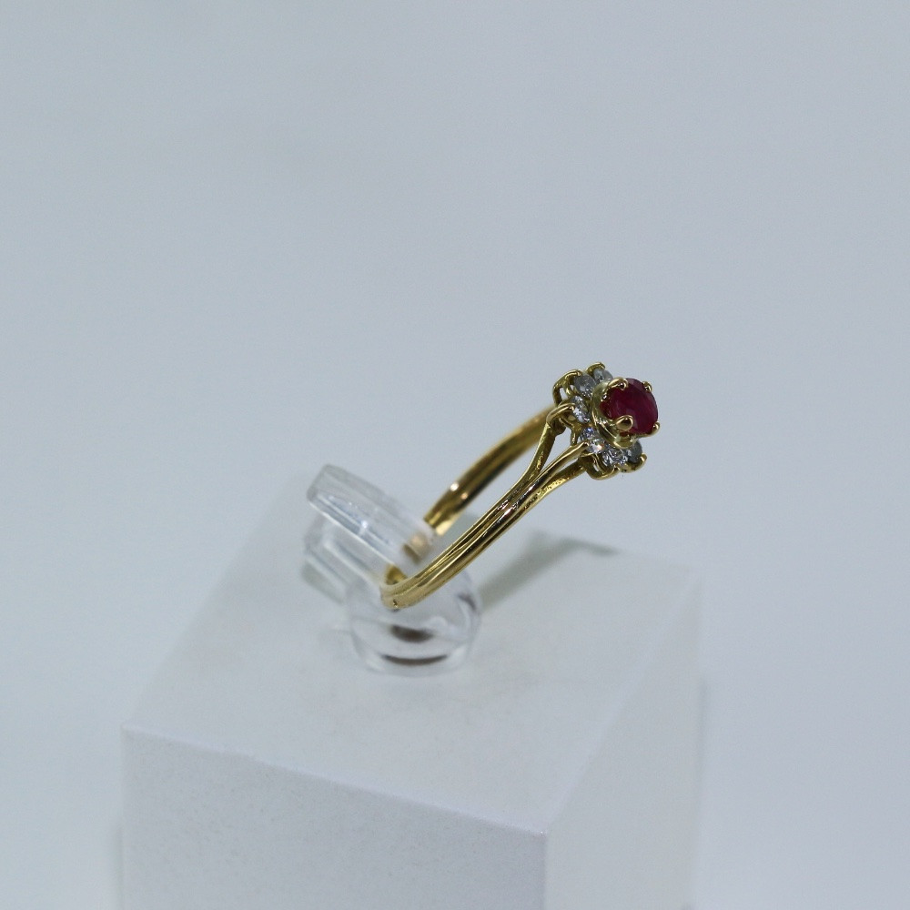 Bague petite fleur en diamant et rubis