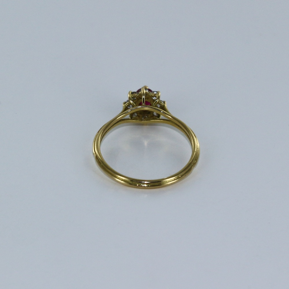 Bague petite fleur en diamant et rubis