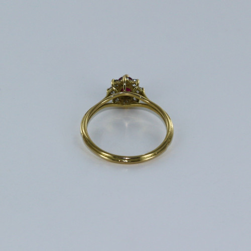 Bague petite fleur en diamant et rubis
